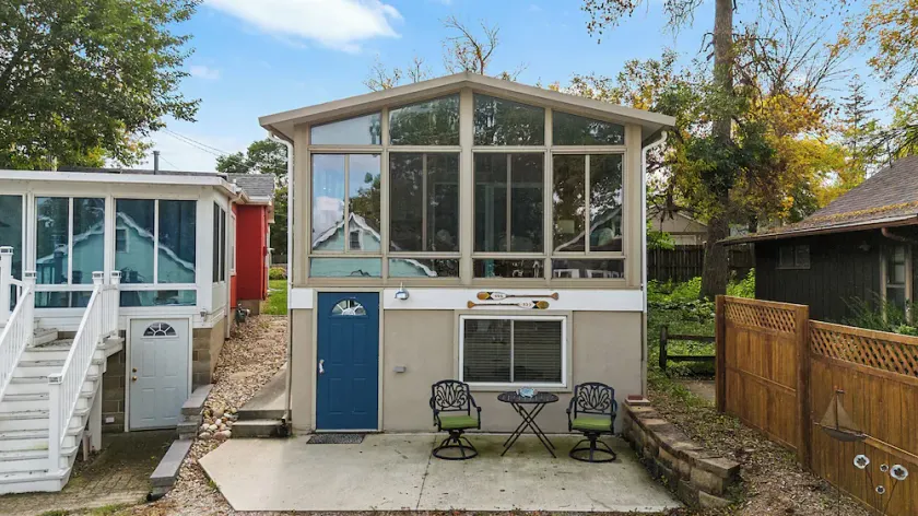 UPDATED COTTAGE - Prime Location - Image 1