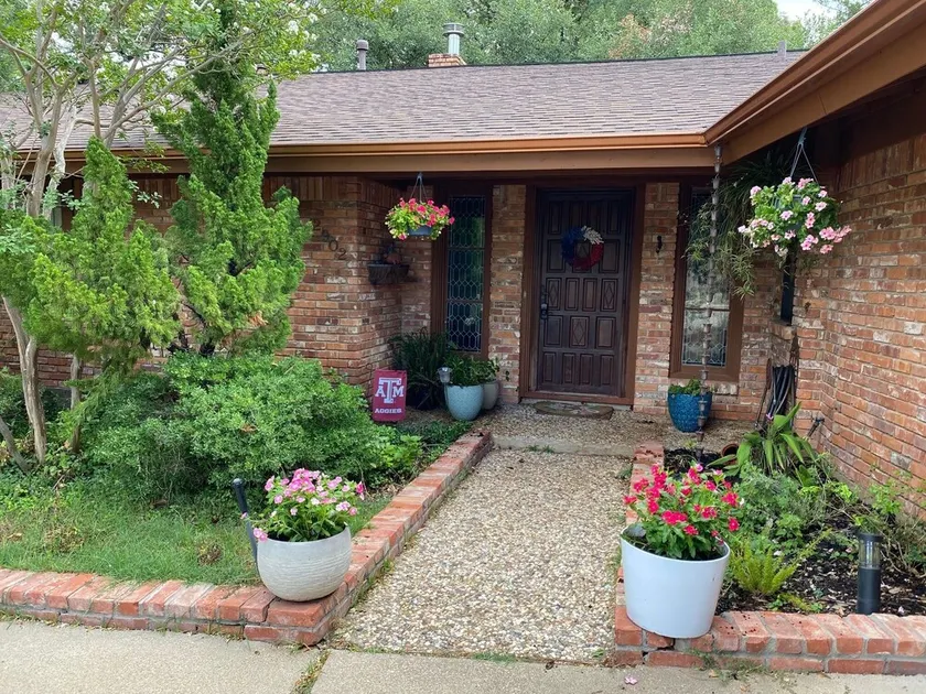 Serene House with Charm on Golfcourse! - Image 1