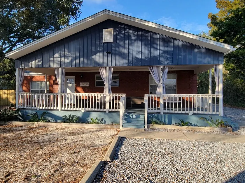 Beach house 3BR/3.5BA 5 minute walk to bay with extra parking for a boat/RV - Image 1