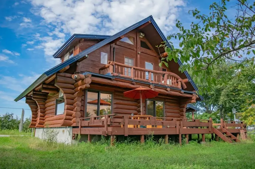 Cottage Hideaway - Private Log Cabin - Image 1
