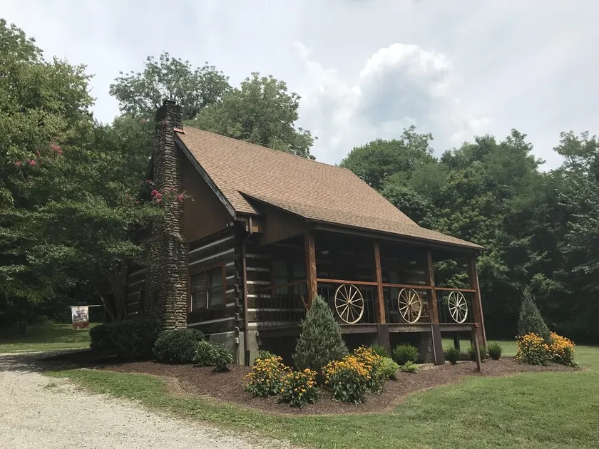 Die Hütte in Flat Rock Farms - rustikale Pracht auf einer schönen, bewachten Pferdefarm - Image 1
