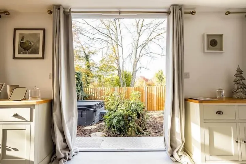 MEADOW<br><br><br><br>SLEEPS 2 | HOT TUB | BBQ | PETS ALLOWED | WI-FI | SECLUDED PATIO - Image 1
