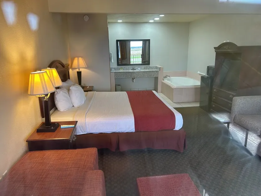 Howards Inn Motel - Image 1