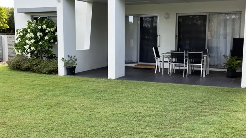 Coochin Pet Friendly, Walk To Dicky Beach - Image 1