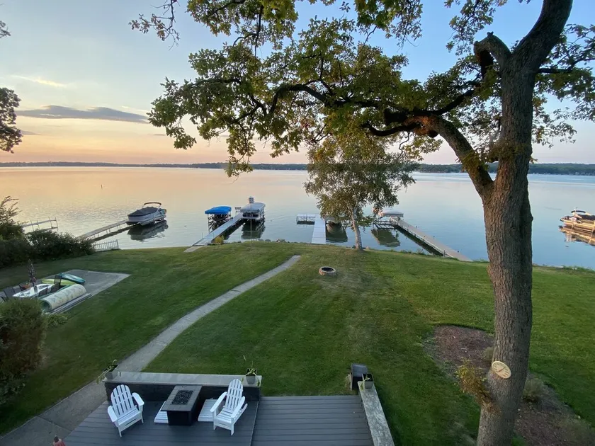Family Friendly Lakehouse - Directly on the lake with spacious pier - Image 1