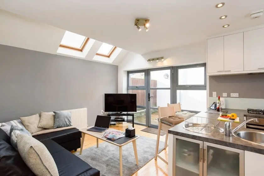 Cloudstream Joy - Relax in the City | 2 Bed Duplex House w/Hot Tub - Image 1
