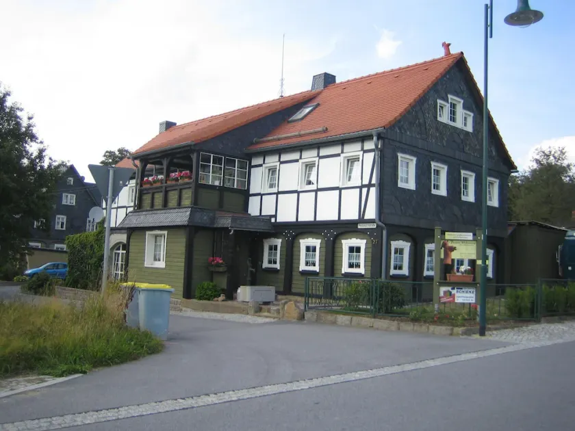 Vacation in the neighboring house - Image 1