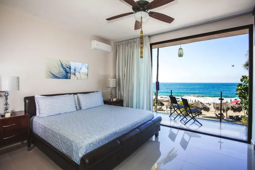 Beachfront right on Los Muertos beach - Image 1