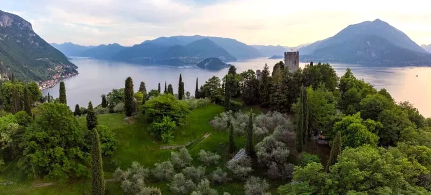 Magnificent Villa with gardens and terrace overlooking the lake. Barbecue - Image 1