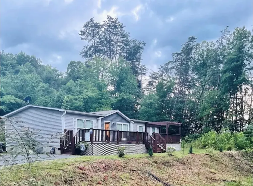 2.5 miles from casino.Mtn views.Cherokee Reservations. Now with Wi-Fi. - Image 1