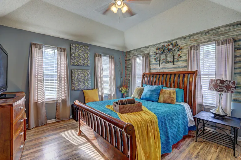 Atlanta Spacious Home - Image 1