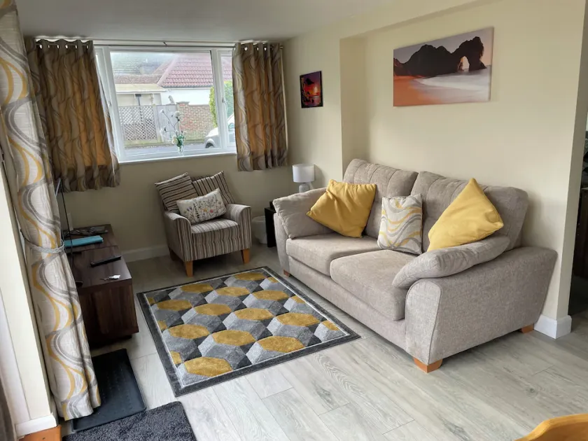 Holiday Let Annex; Self Contained; Sleeps 2; One minute from beach - Image 1