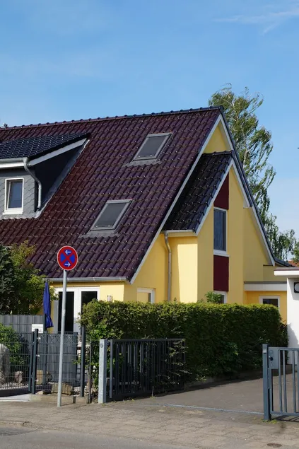 Living on three levels - 2.5 room semi-detached house with terrace and private access - Image 1