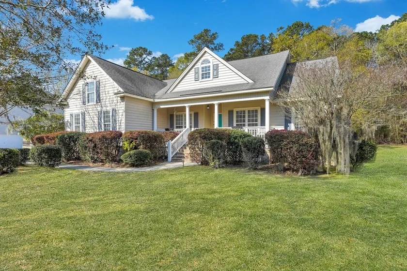 Relaxing & spacious 4BR home, fire pit & private fenced in backyard - Image 1