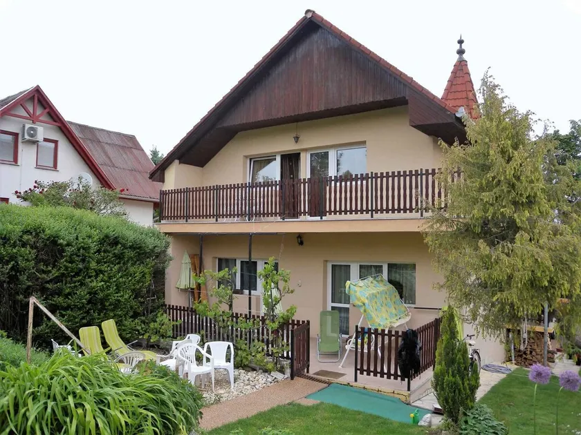 Holiday home with barbecue and garden furniture - Image 1