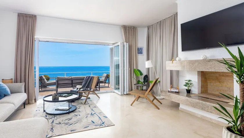 Dubrovnik Private Beach and Pool Charming Seafront Villa For 10 - Image 1