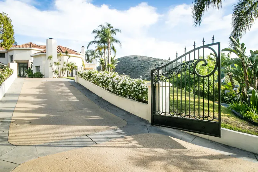Betagende Mansion - Entertainer's Dream - 6.700 sq ft - Image 1