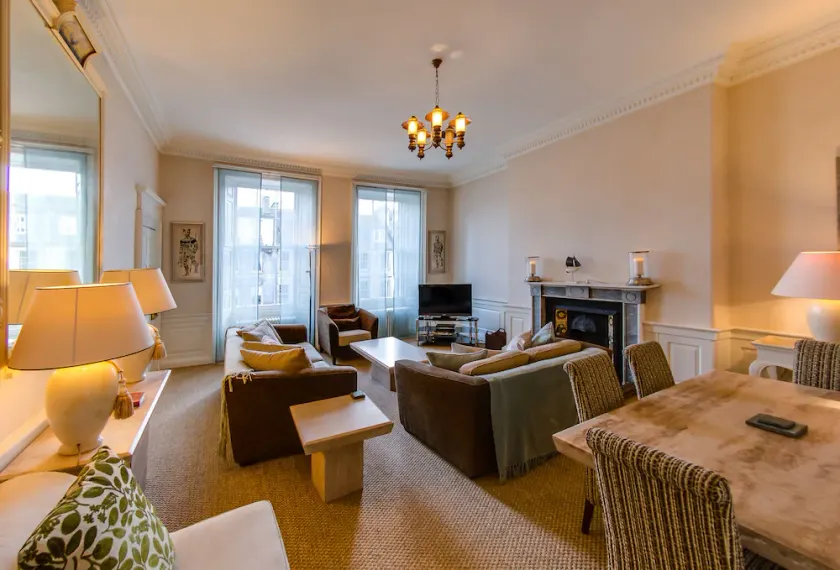 5* Luxury Suite Central Edinburgh stunning views of Edinburgh Castle! - Image 1