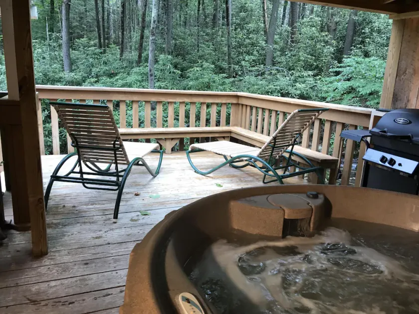 Cozy Creek Your Mountain Retreat - Image 1