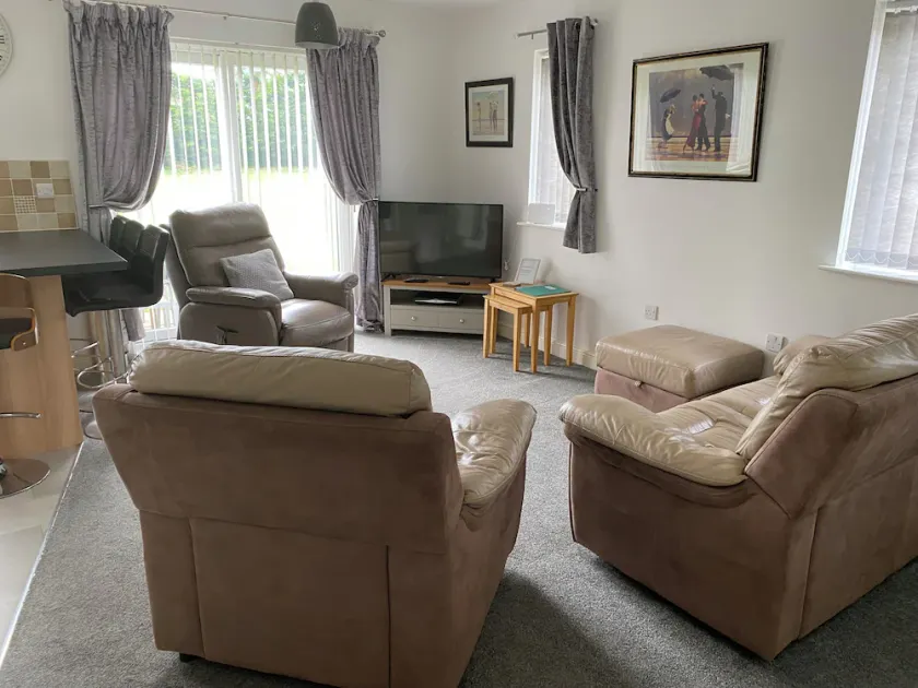 Cottage - Sleeps 4 - Dog friendly - Parking - Image 1