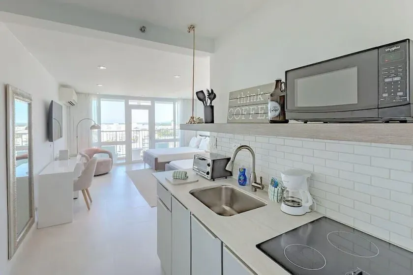La Costal | Beachfront Studio Apt w/ Ocean View - Image 1