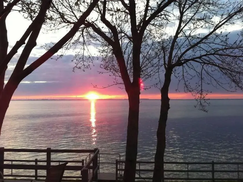 Clean & Cozy 1000 Islands Area Riverfront Home - Image 1