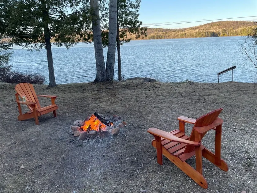 Cozy, modern cottage lots of space, perfect waterfront for swimming / water fun! - Image 1