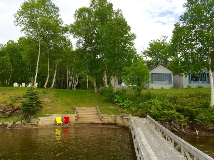 Lakeside Boat Cottage con dock sulla baia di Baddeck - Image 1