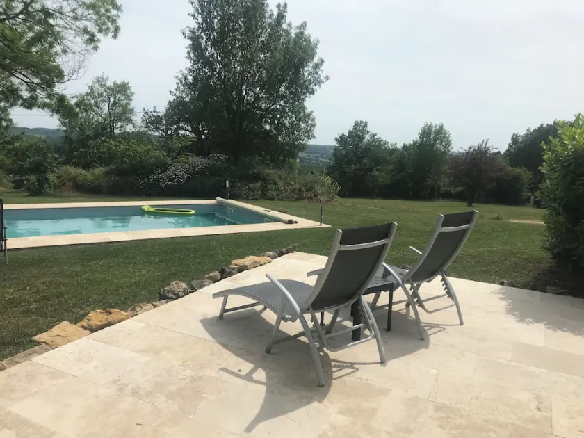 Charming cottage-with heated pool and 5 min from all amenities. Rest. - Image 1
