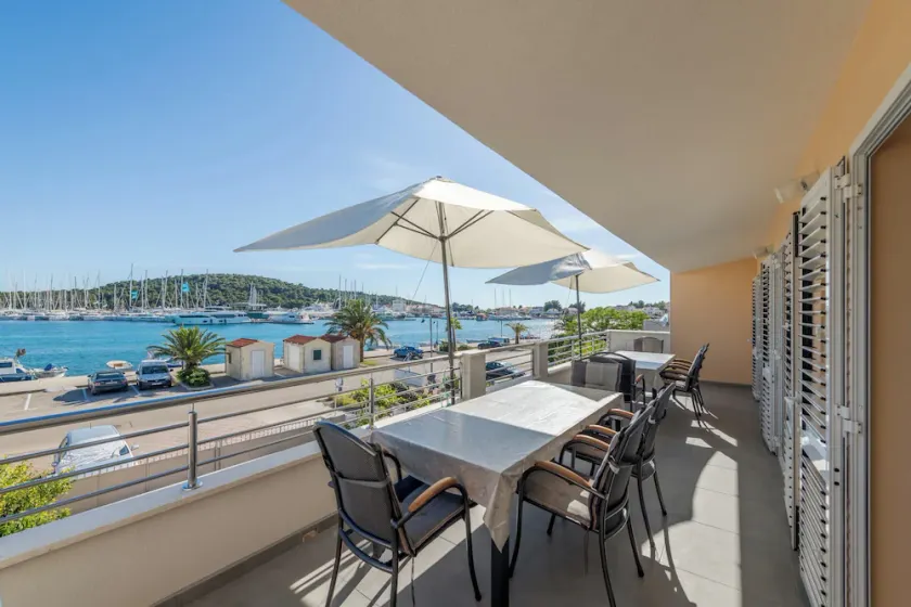 Seafront apartments Marija with terrace and mooring - Image 1