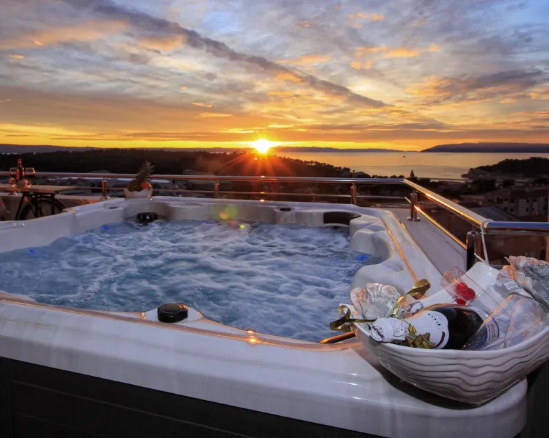 Luxury penthouse with jacuzzi, panoramic view - Image 1