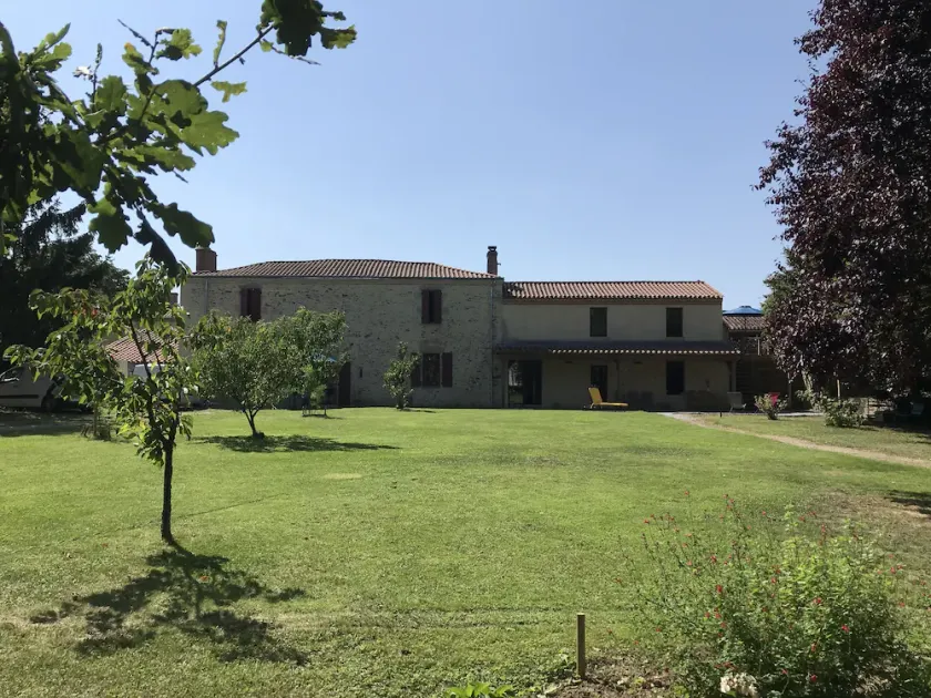 Former 17th century presbytery in the heart of La Vendée - Image 1