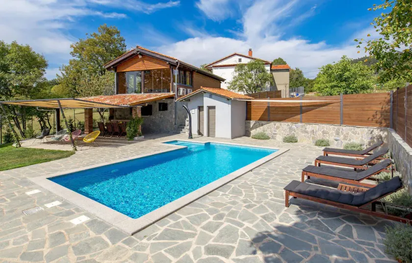 Luxurious Home In Lisac - Image 1