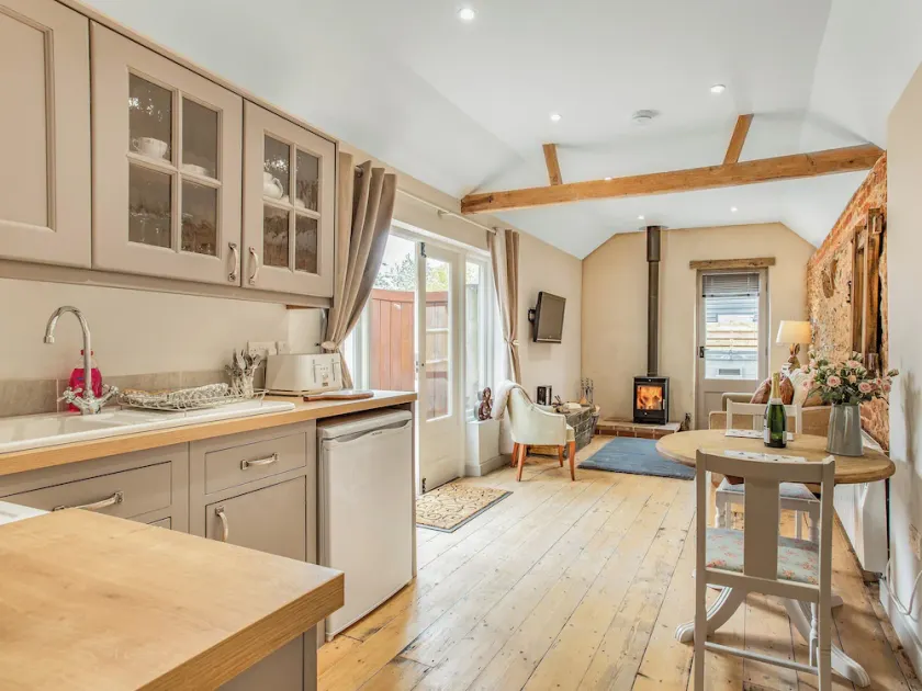 1 bedroom accommodation in Bawdeswell - Image 1
