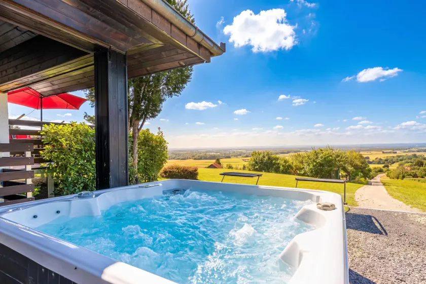 House VilAna- Jacuzzi Garden & BBQ - Happy Rentals - Image 1