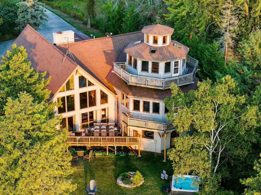 Hammarstrom House - Private Waterfront and Hot Tub - Image 1