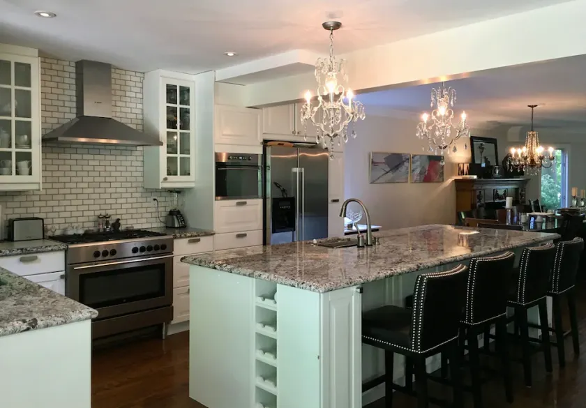 Spacieux et convivial pour la famille! Spa et vue sur le lac! 3 min des plages / 20 min. Centre ville - Image 1