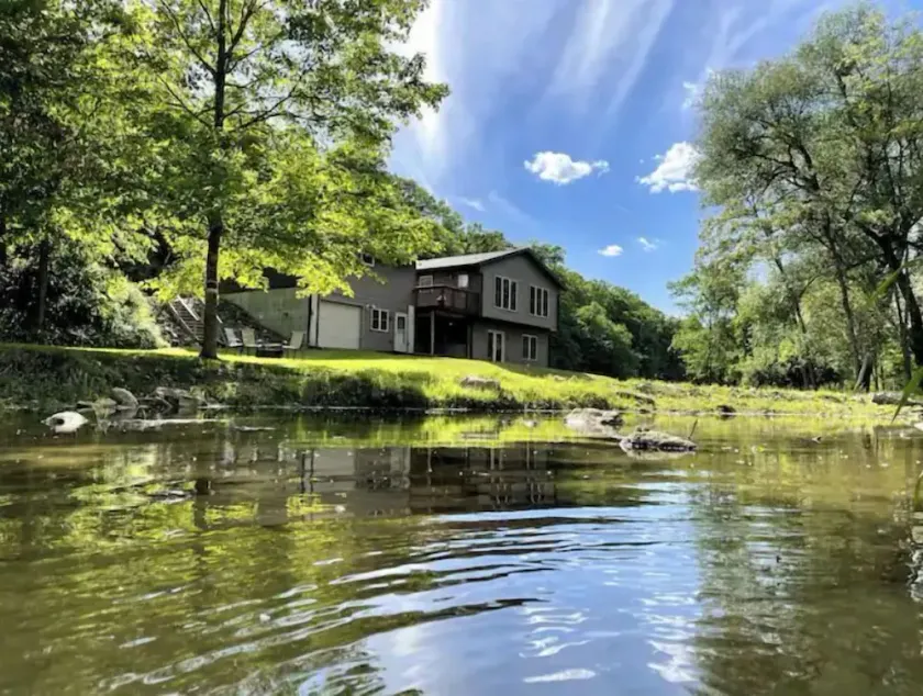 Timber Coulee Creek in backyard, king size bed, grill on deck,  large garage. - Image 1