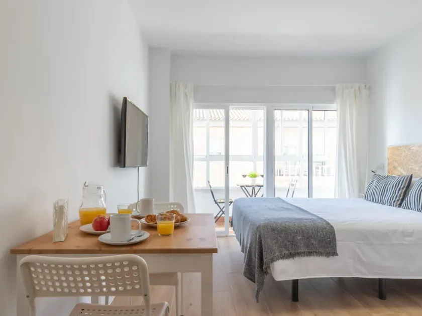 HOMEABOUT LA MERCED STUDIO 8 - Image 1