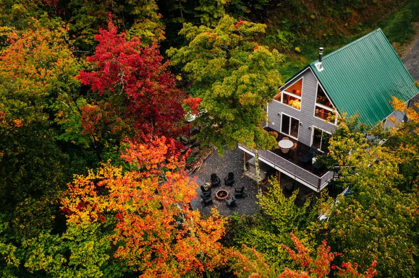 Lakeview☀️Near Stowe🥾4 Bedroom👨‍👩‍👧‍👦Hot Tub🥂Mountain View🏔Canoe🛶Game Room🎱Swimming🏊‍♀️ - Image 1