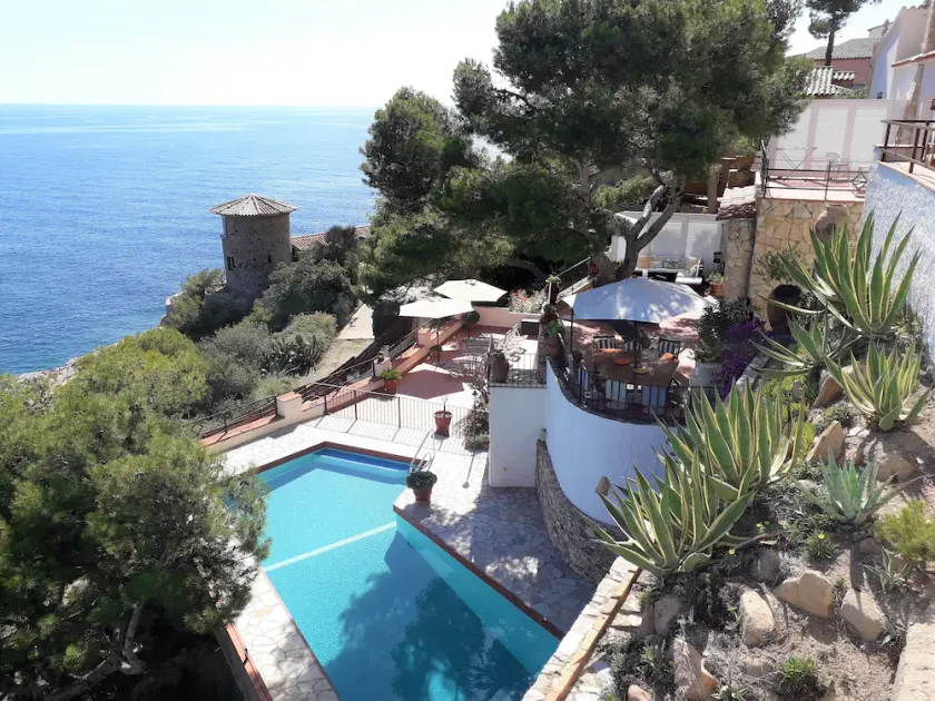 Transatlantic villa at the seafront - Image 1