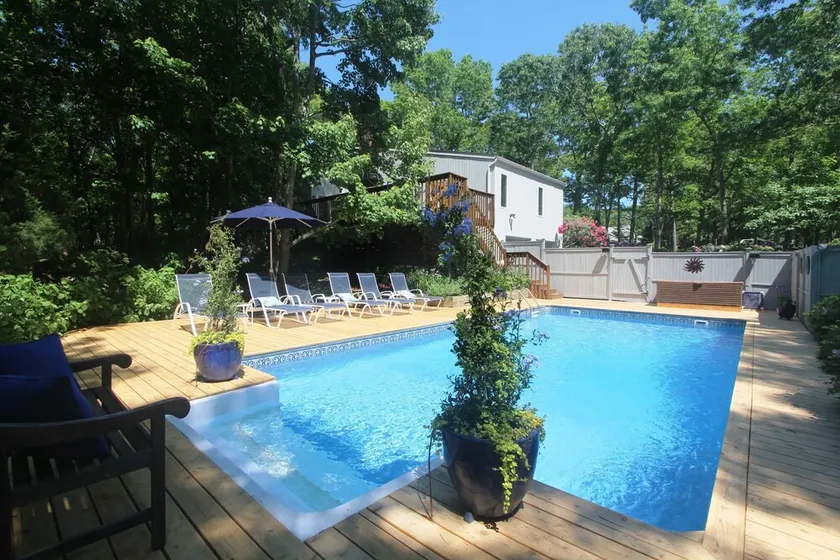 Immaculate Home in Springs / East Hampton With Pool - Image 1