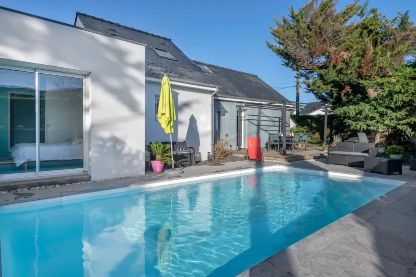 Comfort stay with pool - 6 adults, 4 children - Image 1