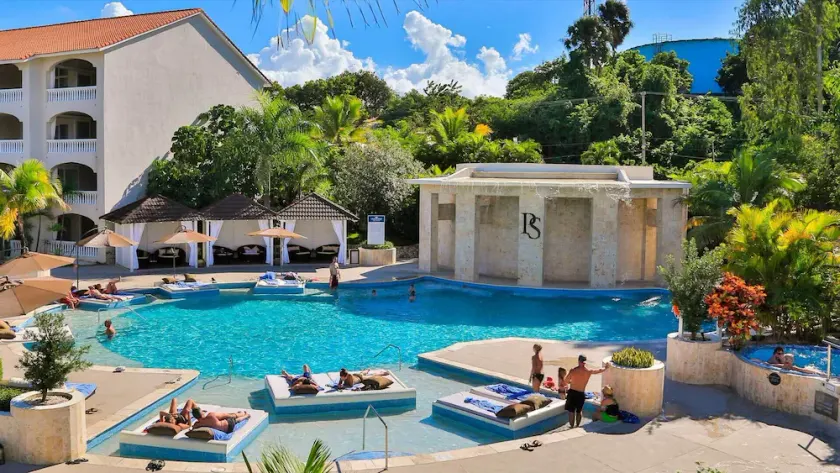 Lifestyle Vacations Presidential Suites with 2 Bedrooms - Image 1
