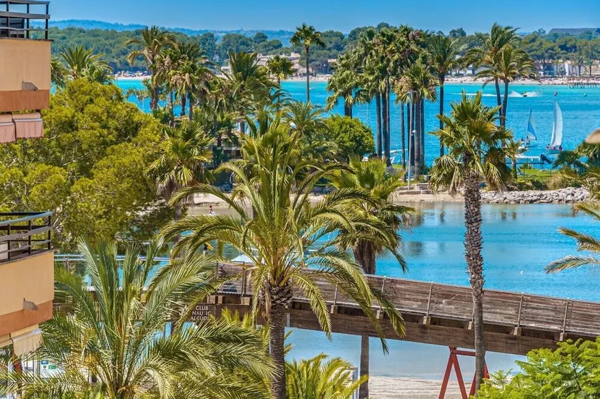 Holiday Home Can Jaume with Sea View, Wi-Fi, A/C & Balcony - Image 1
