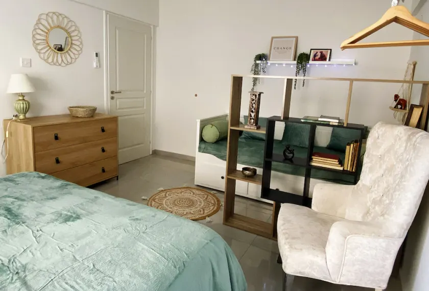 Fully renovated 2 bedroom flat , ideal for fmailies with  young kids - Image 1