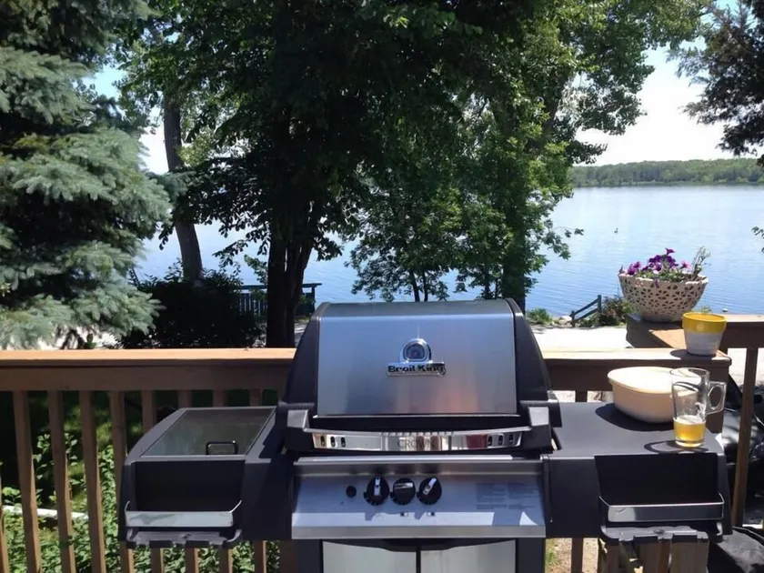 Meget flot hundevenligt hus lige ved Champlain-søen! Natur, frisk luft, grill! - Image 1