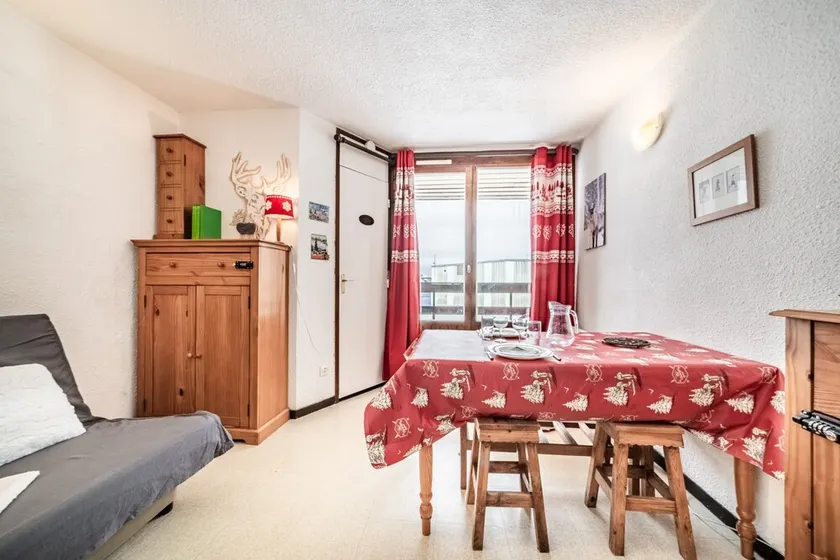 Holiday Apartment 'Au Pied Des Pistes' with Mountain View & Balcony - Image 1