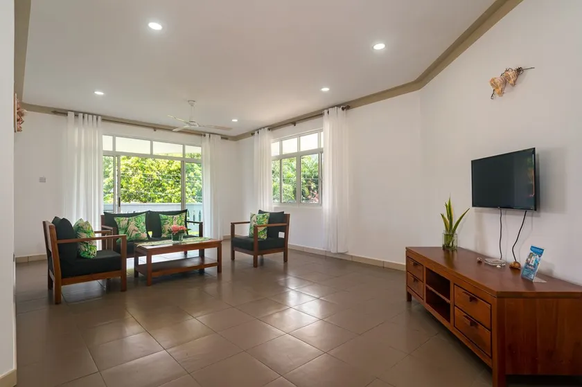 340 Degrees Mountain View Apartments - Image 1