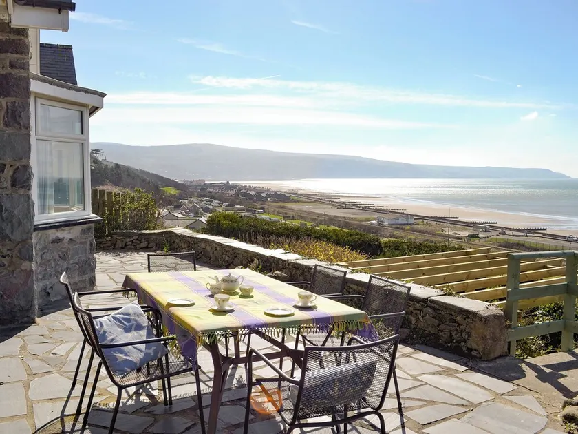 4 bedroom accommodation in Llanaber, near Barmouth - Image 1